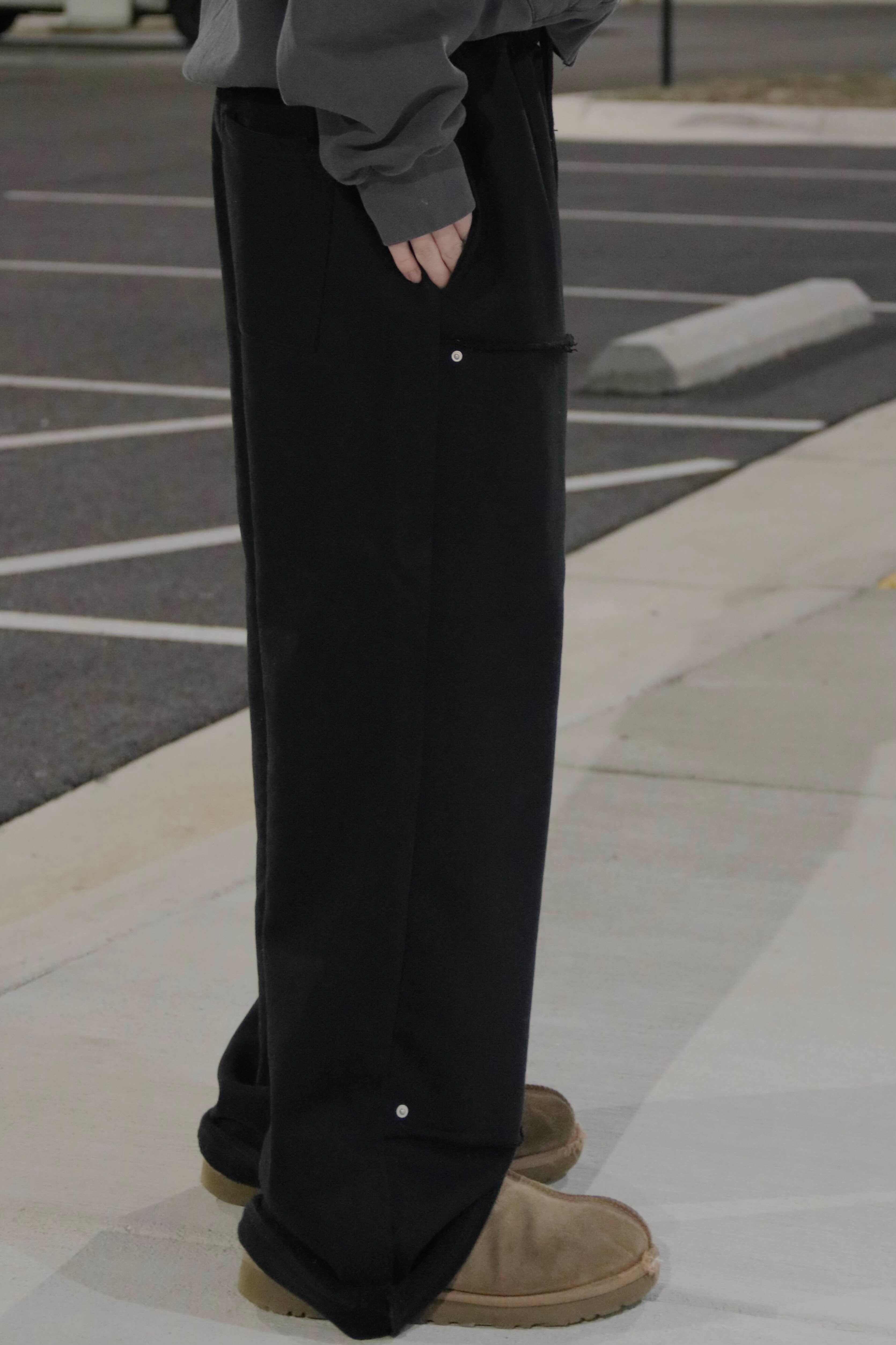 BLACK DOUBLE KNEE SWEATS